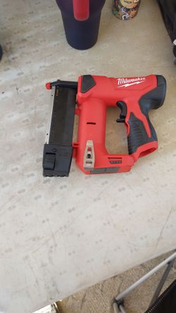 Milwaukee
M12 12-Volt 23-Gauge Lithium-
lon Cordless Pin Nailer (Tool-
Only)