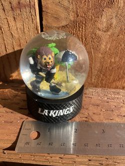 LA Kings Lion Snowglobe