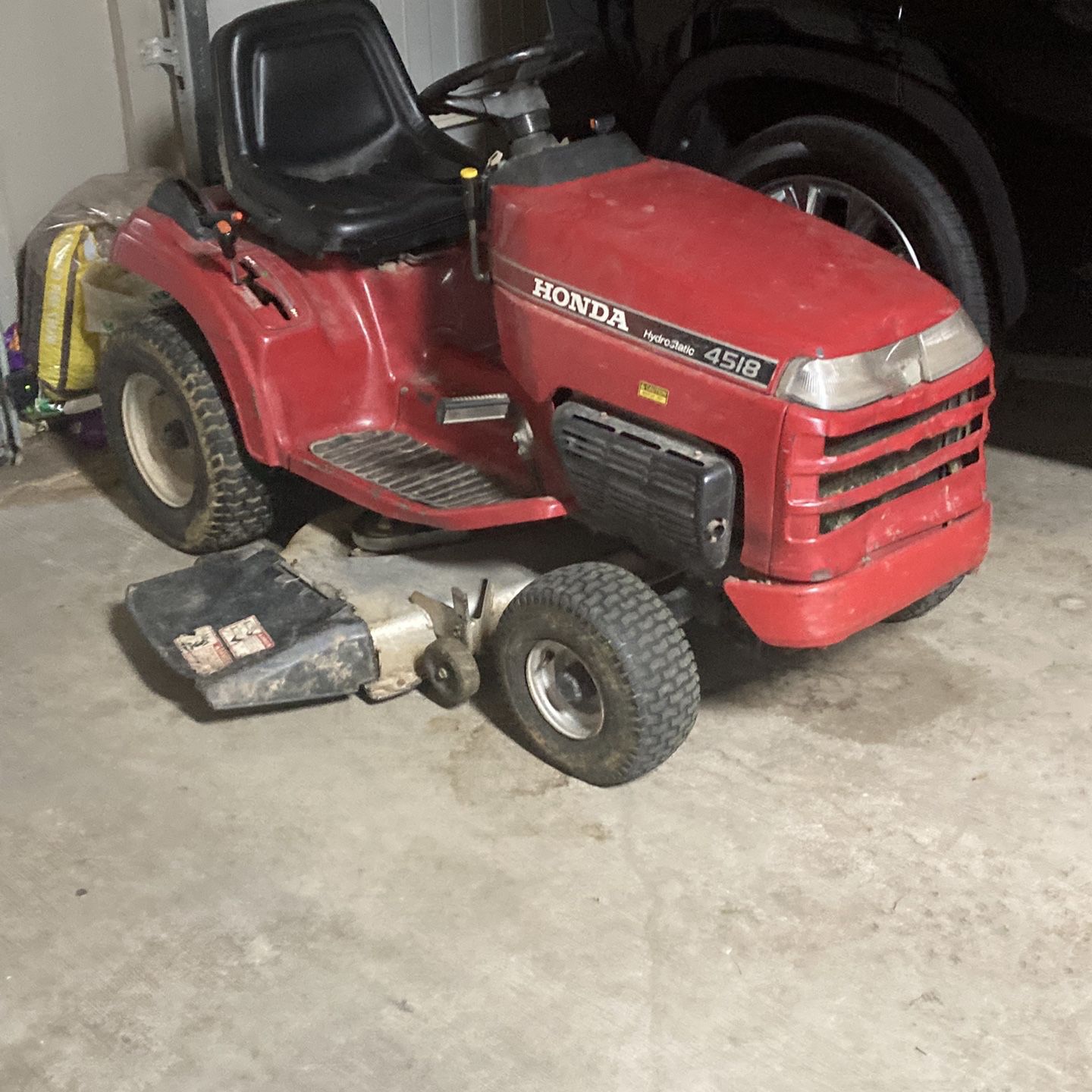 Honda 4518 Lawn Tractor. - 46 “ Deck