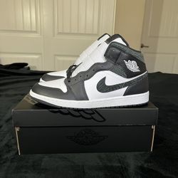 Air Jordan 1 Mid SE