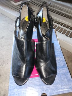  Life Strides Black Leather High Heels  