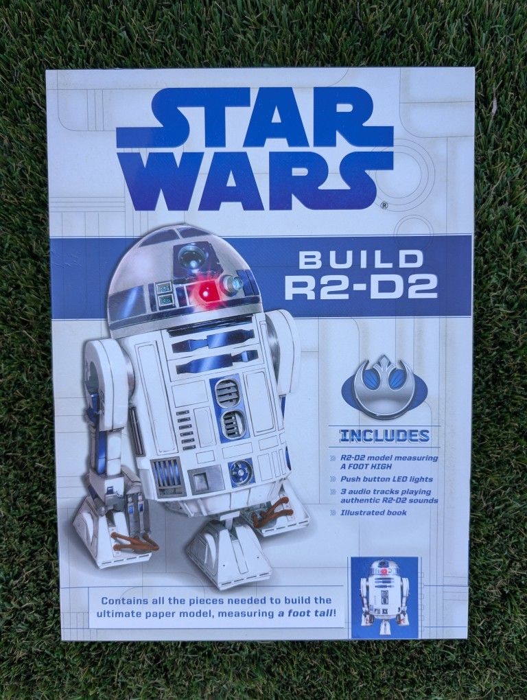 Star Wars R2-D2 Deluxe Build Paper Model NEW