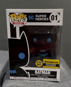 Funko Pop Batman #01 Glow in the Dark Entertainment Earth Exclusive