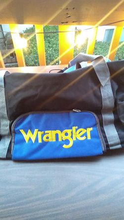 Duffle bag with wheels