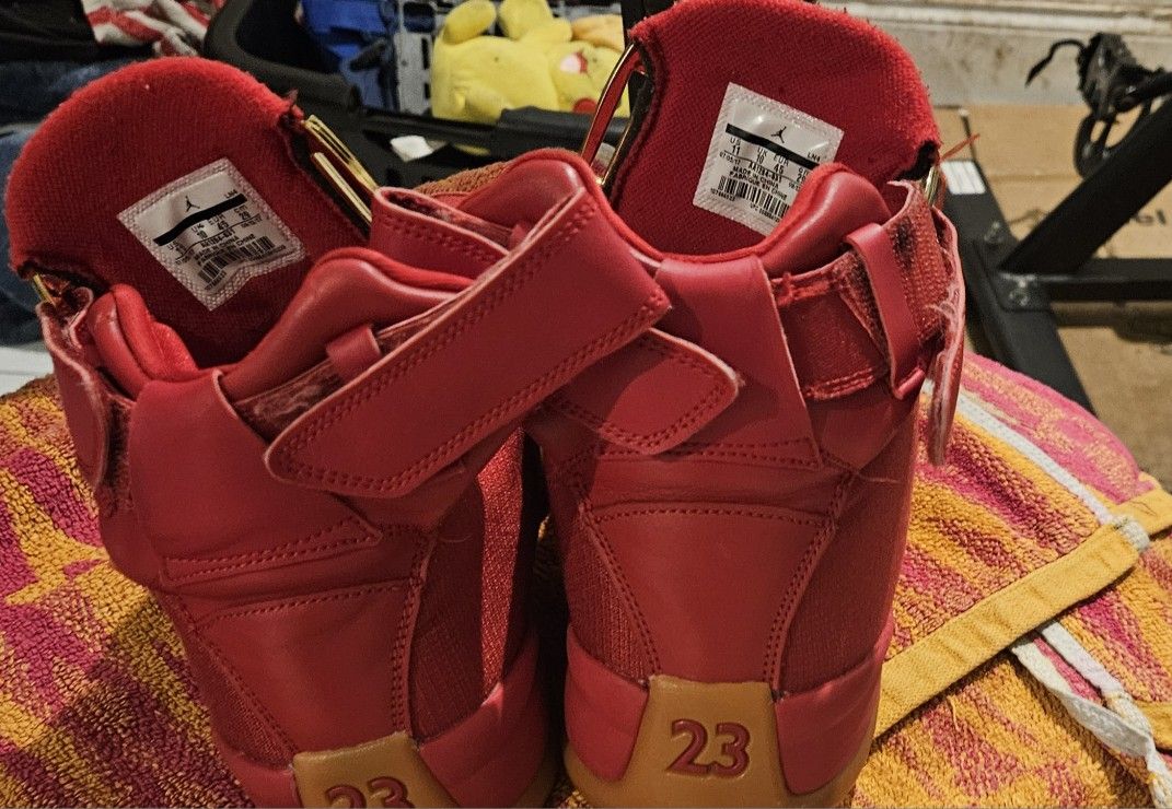 🔥 Rare Red Jordan Sneakers – Size 11– Only $25! 🔥