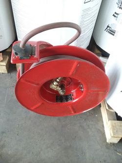 Seling a Reelcraft Industrial Hose Reel 3/4 hose in good condition asking  $250 or best offer. for Sale in Arlington, TX - OfferUp