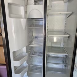 Refrigerator Everything Works It Has A Couple Of Scratches And The Ice Doesn't Dispense I'll Take Whatever I Can