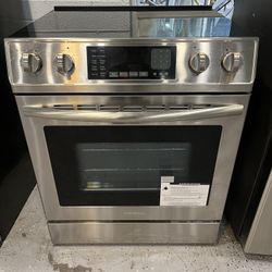 🔥✨ New Insignia Electric Range with Air Fry ✨🔥 