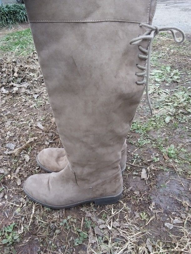 6 PAIRS BOOTS