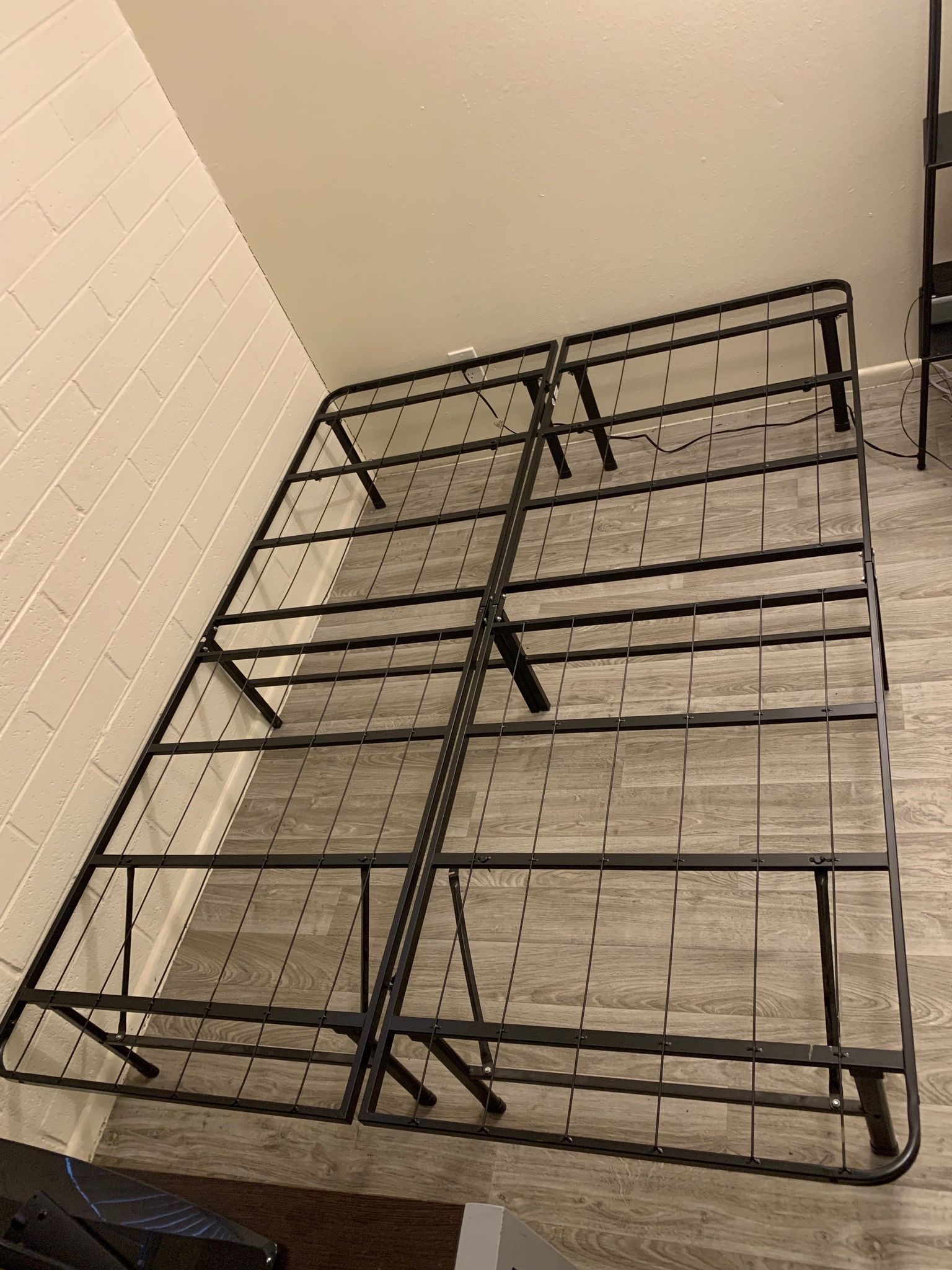 Collapsible Queen Bed Frame 
