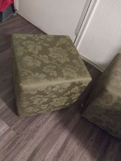 2 taburetes en venta color verde miden 30x30  usados como nuevos