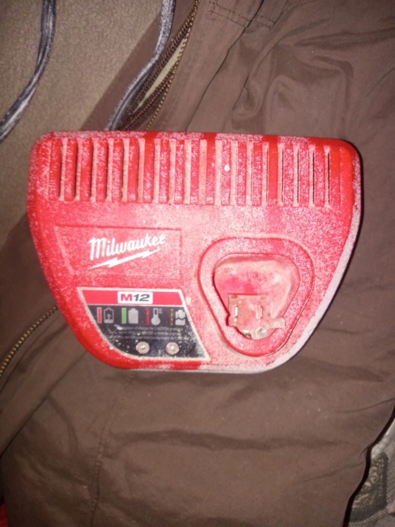Milwaukee M12 Battery Charger