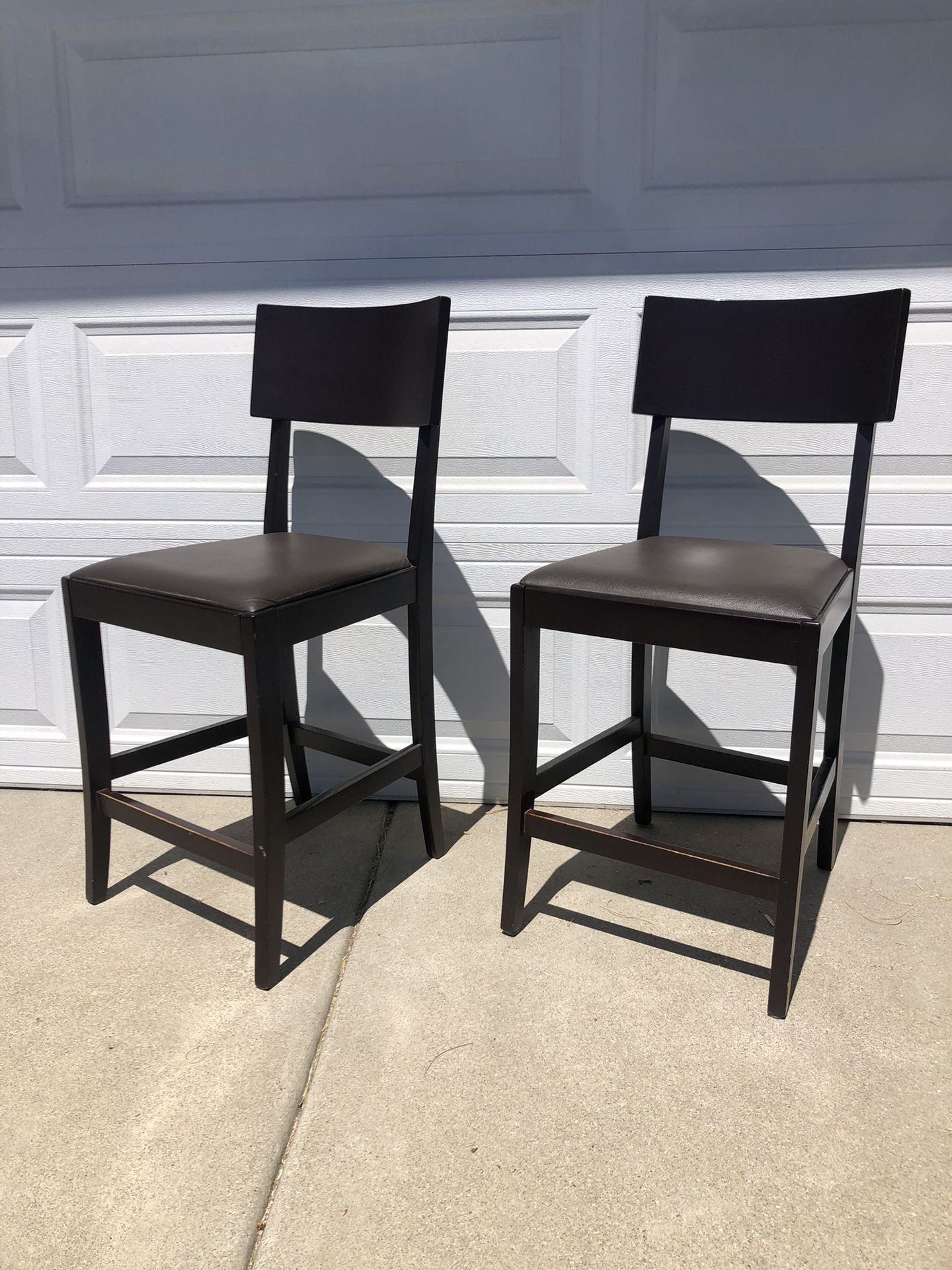 . Beautiful Set of Crate & Barrel chairs/bar stools
