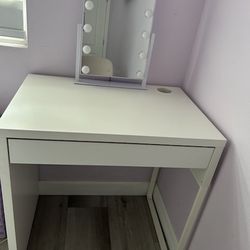 Computer Deal/mirror/chair