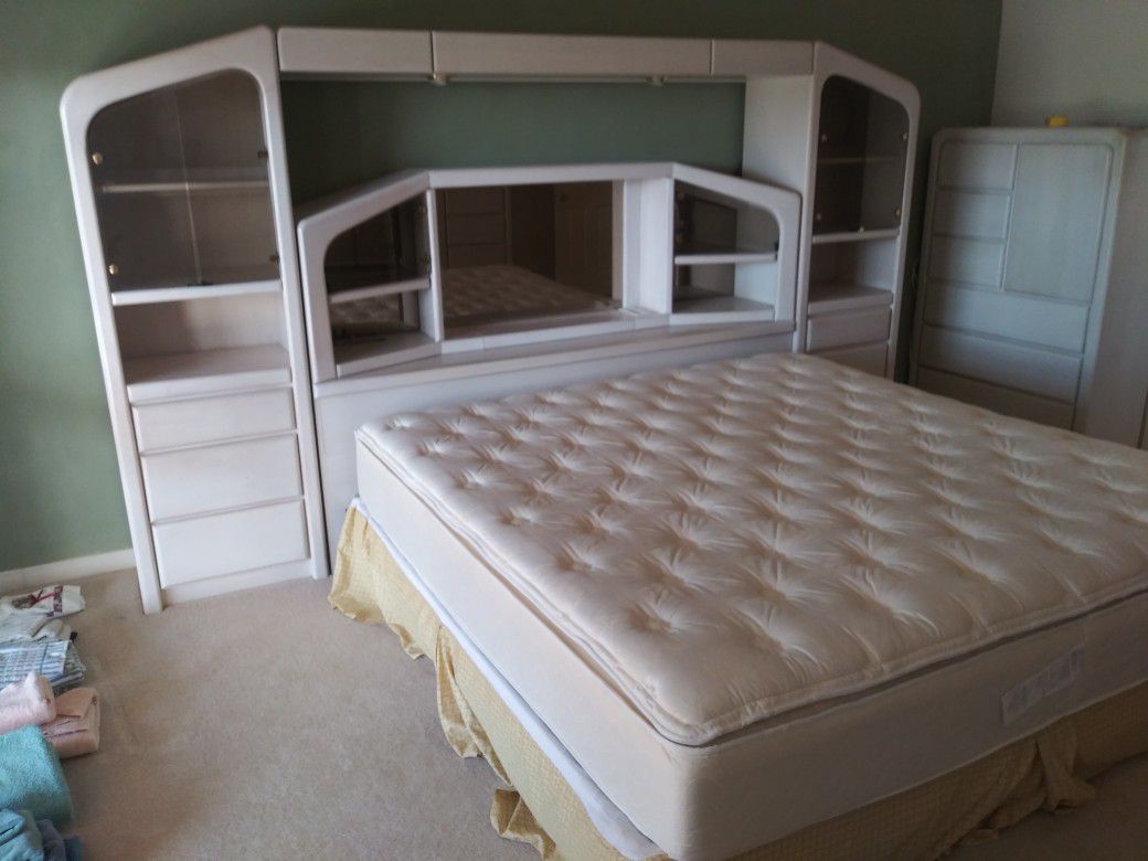 DRG ESTATE SALES........HEADBOARD W/ MIRRORS AND DRAWERS