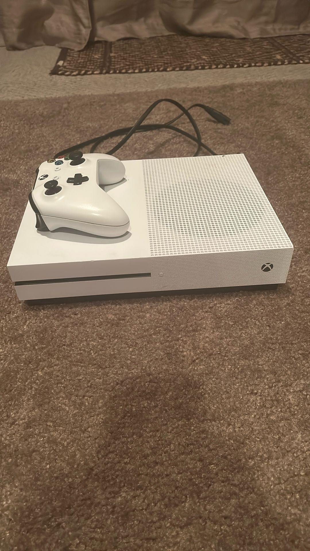 Xbox 1s 2 Controllers