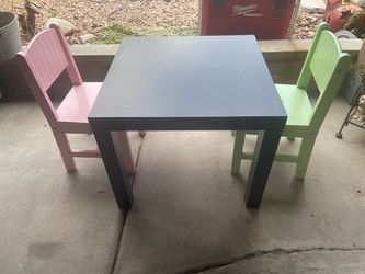 Kids Table and Chairs