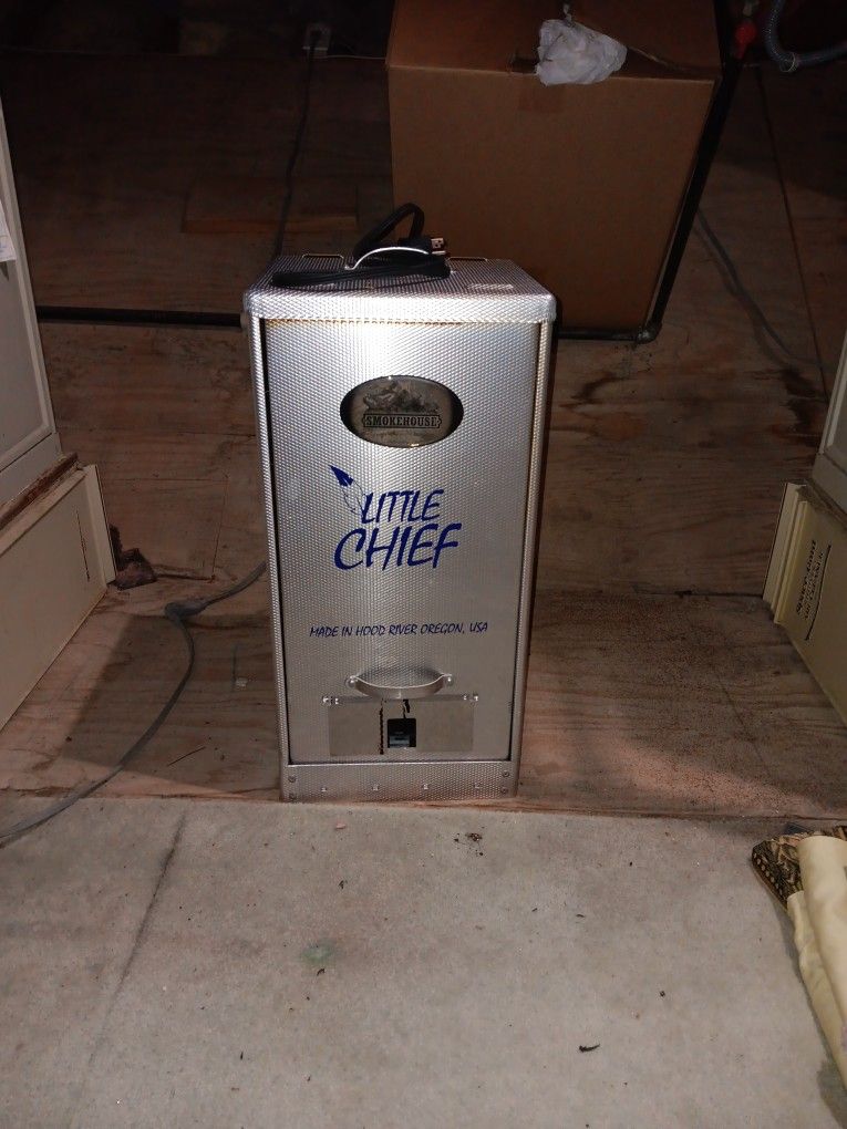 Smokehouse Little Chief electric meat smoker