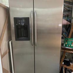 Refrigerator 