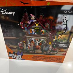 🎃 Disney Halloween Party House (Lights & Music)