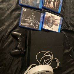 PS4 With Games And Headphones 