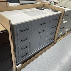 Bathroom vanity cabinet 48” solid Oak Quartz top with sink and backsplash 