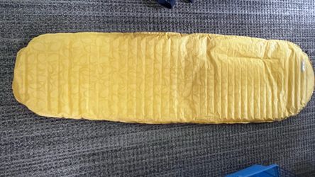Sleeping pad inflatable