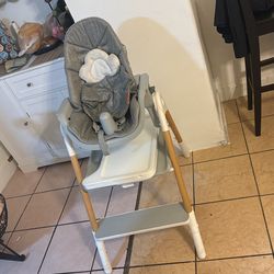 Baby’s Eating High Chair 