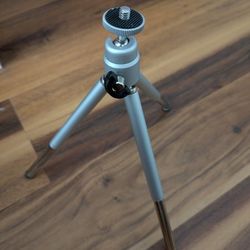 Metal mini tripod for cameras. Brand new, never used, still in package. See pictures for details and size. See my other items available. 
