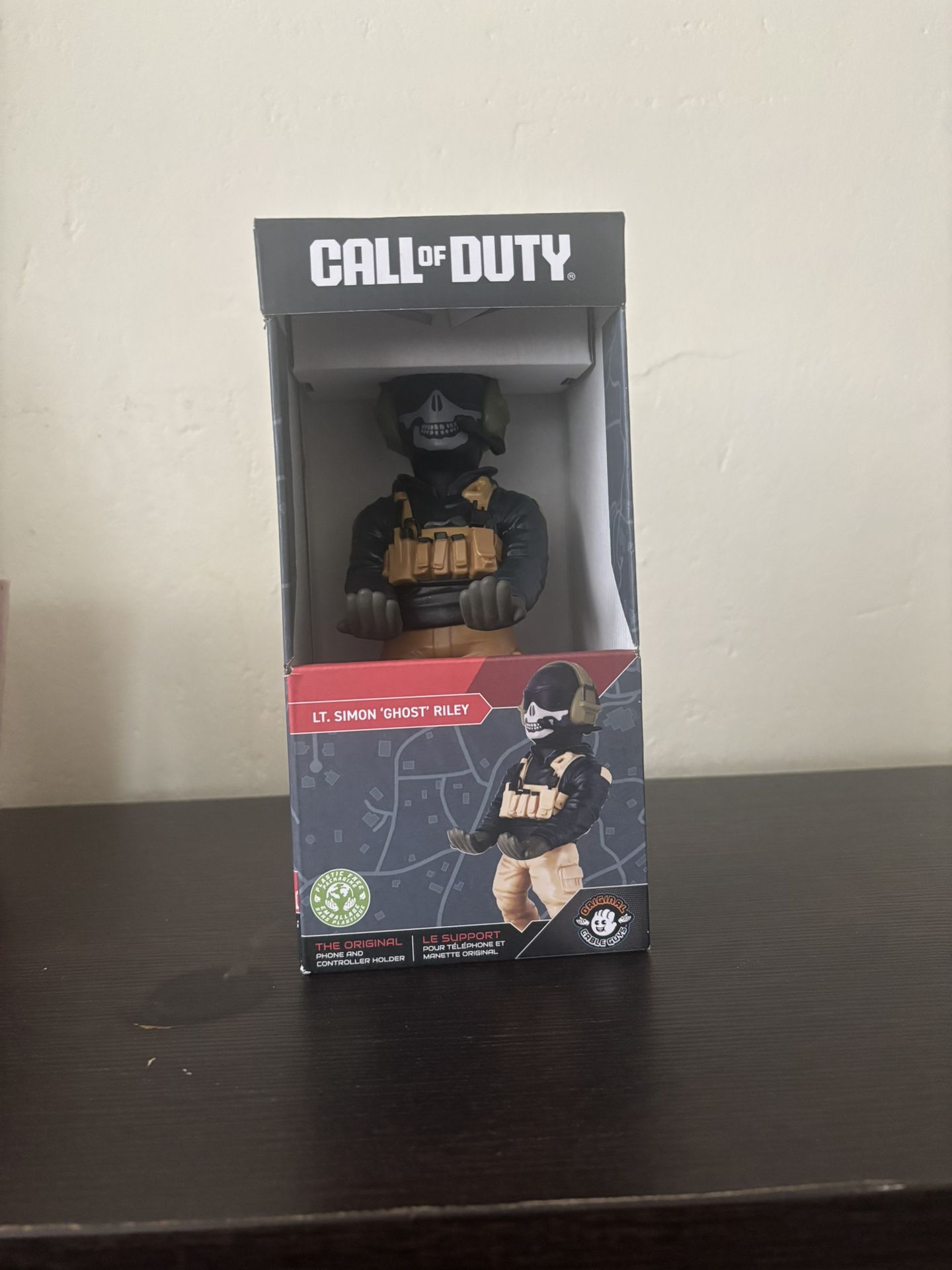 Call Of Duty Lt. Simon Ghost Riley Phone & Controller Holder Figure Cable Guys