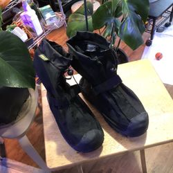 Winter Insulated Boots For Putting Your Shoes In 