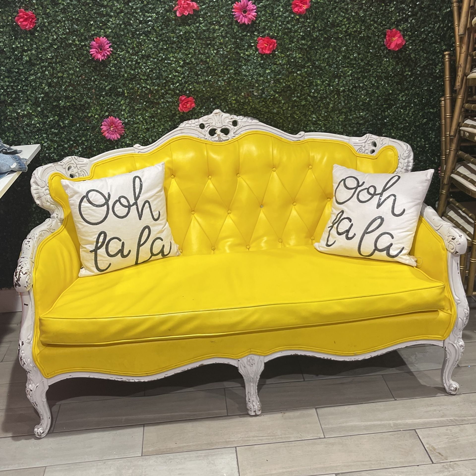 Yellow Vintage Sofa for Sale in Inglewood, CA OfferUp
