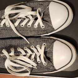 Unisex Converse Chuck Taylor All Star Shoes - Women's Size 12 - Men's Size 10 - Great Condition