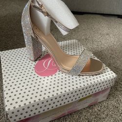 Wmns Heels Size 8