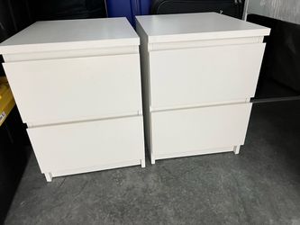 2 ikea white bedside tables
