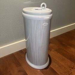 Ubbi  Stainless Steel Diaper Pail In Excellent Condition