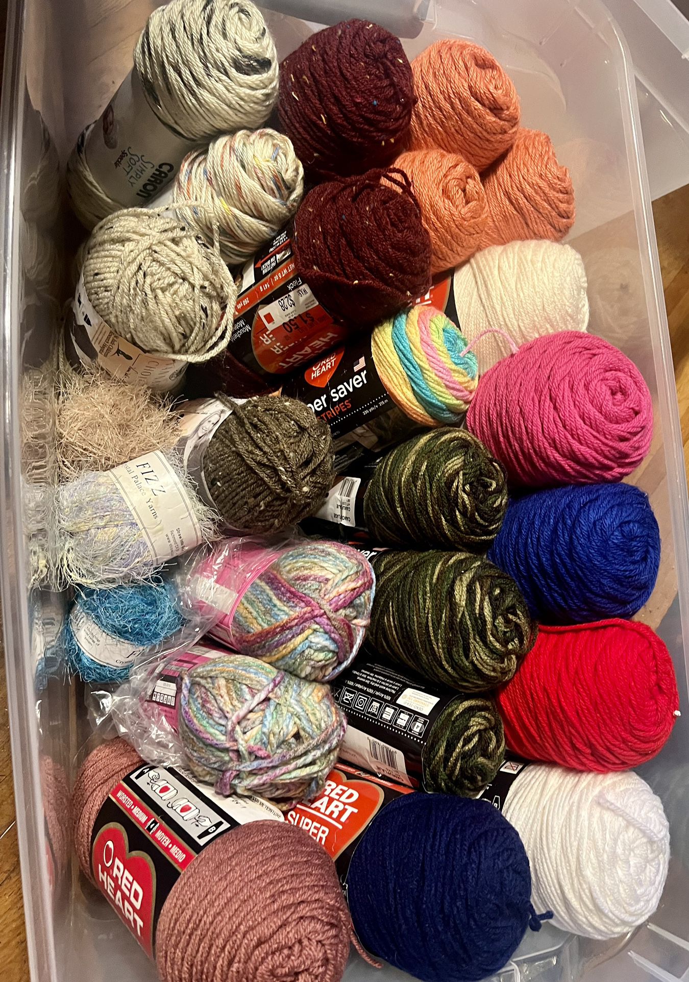 Yarn!! 25 Skins Never Used…a**Pending 