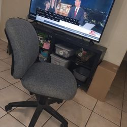 Silla De Oficina Gris De Rueditas