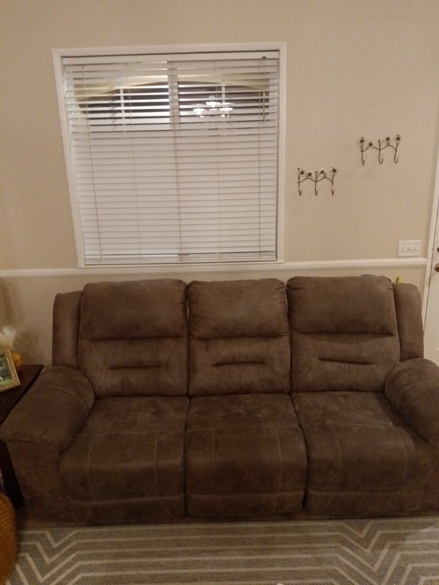Manual Reclining Sofa