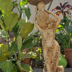 New  Plant Statue Perfect For Indoor Decor Or Outdoor Garden 