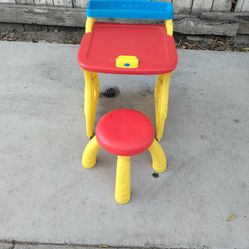 Crayola Drawing Desk 
