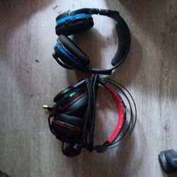 2 Pair Ps4 Headseats. 1 Is turtle Beach the Other A Higher Priced Brand