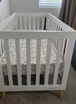 White crib