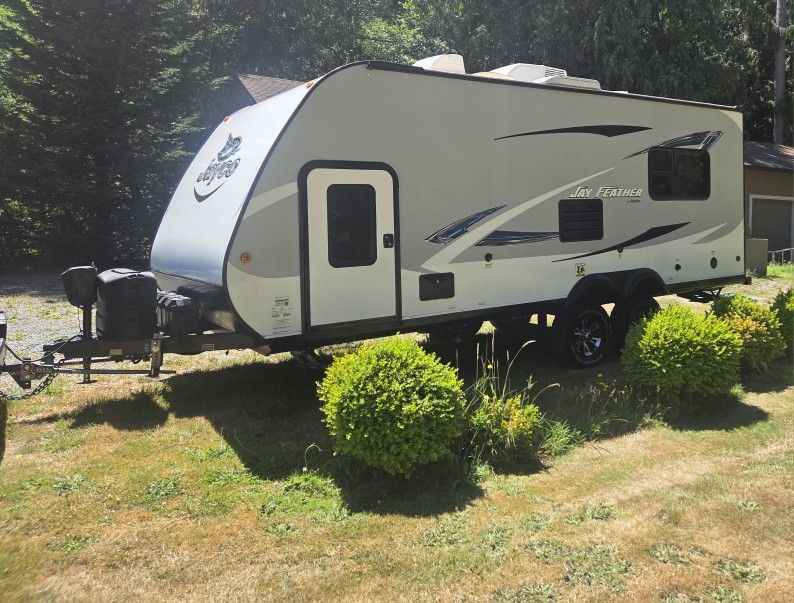 2017 Jayco Jay Feather x213