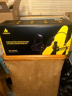 Maono AU-A04H Podcasting Microphone & Studio Headphone Kit