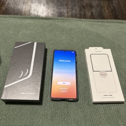 Like New Samsung Galaxy Z Flip7 - 512GB (Unlocked)