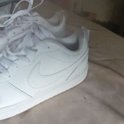 White Nikes 7Y 
