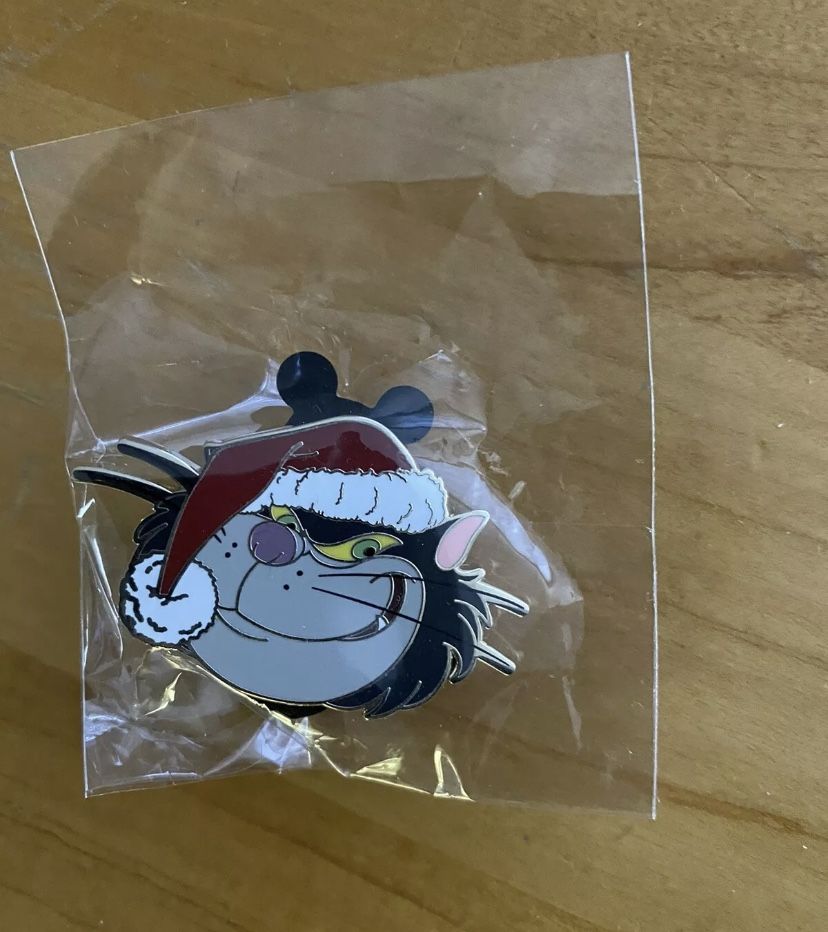 Disney DSSH Toys For Tots Lucifer Cat Cinderella Holiday Christmas LE 400 Pin