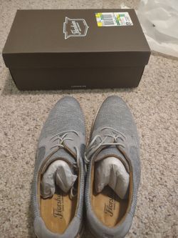 Florsheim Vibe Knit Plain Toe Oxford in Gray. Size 8.5 Men's. BRAND NEW JUST LIKE YOU'RE GETTING THEM FROM THE STORE AS IT COMES WITH ORIGINAL BOX. $3