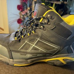 LARNMERN Steel Toe Work Boots Men,Non Slip Safety Shoes,Comfortable Industrial and Constructio Hiking Sneakers